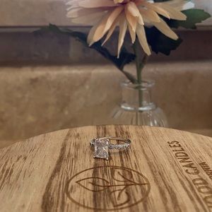 Like new ring sz 5.5